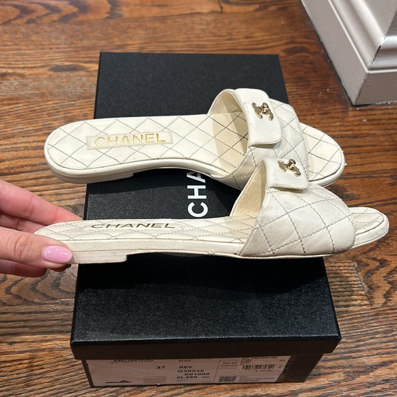 🤍Chanel turnlock sandal. size 7. - Picture 6 of 8